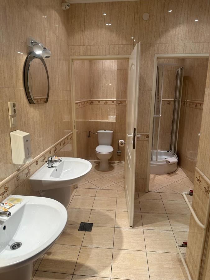 Lotos Hotel Rawicz Kültér fotó